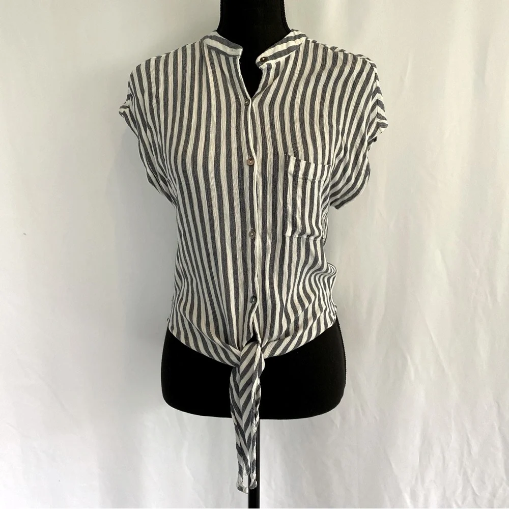 Lulu’s Large Blouse - Picture 1 of 7